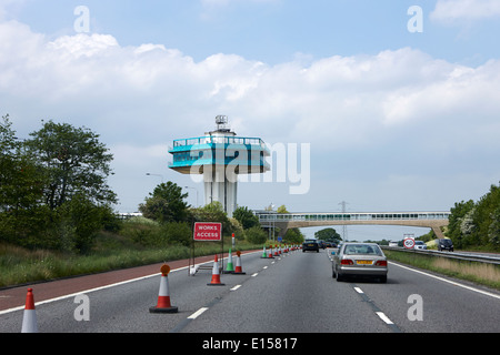 Straßenbauarbeiten geschlossen Lane und Pennine Turm von Lancaster Forton Dienstleistungen M6 Autobahn Lancashire uk Stockfoto