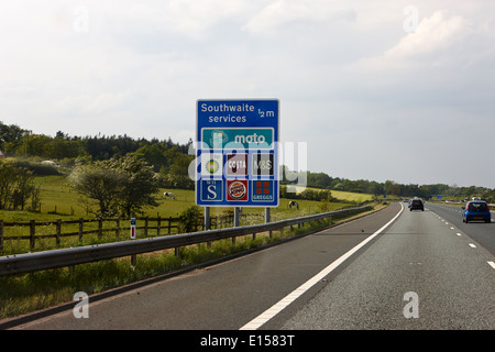 Zeichen für Southwaite Dienstleistungen auf die m6 Autobahn Cumbria uk Stockfoto