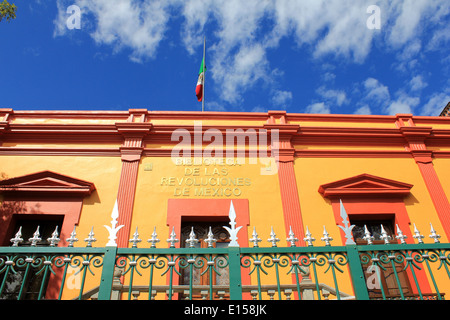 Gelbes Gebäude (Bibliothek des mexikanischen Umdrehungen) in San Angel, Mexiko-Stadt Stockfoto