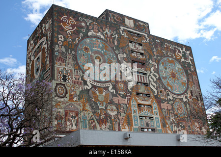 Das Wandbild an der Außenseite der UNAM Bibliothek, World Heritage Site, Mexiko-Stadt Stockfoto