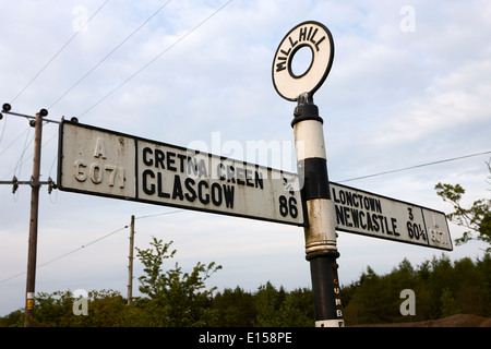 alte Millhill Metall a6071 Routenmarker in der ehemaligen Cumberland Grafschaft an der Schottland-England Grenze jetzt in cumbria Stockfoto