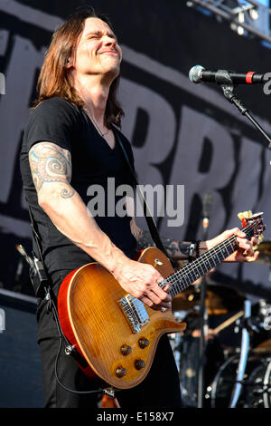 Toronto, Ontario, Kanada. 18. Mai 2014. "AlterBridge'on-Bühne beim Rock On The Range-Festival in Columbus, Ohio. Bandmitglieder: MYLES KENNEDY, MARK TREMONTI, BRIAN MARSHALL und SCOTT PHILLIPS © Igor Vidyashev/ZUMAPRESS.com/Alamy Live-Nachrichten Stockfoto