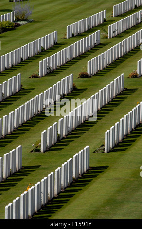 AJAXNETPHOTO. ETAPLES - FRANKREICH. BRITISCHER UND COMMONWEALTH-KRIEGSGRÄBERFRIEDHOF - AN DER D940 VON BOULOGNE NACH LE TOUQUET GELEGEN. ES IST DER GRÖSSTE DER BRITISCHEN UND COMMONWEALTH-FRIEDHÖFE IN FRANKREICH. FOTO: JONATHAN EASTLAND/AJAX REF: D50109/342 Stockfoto