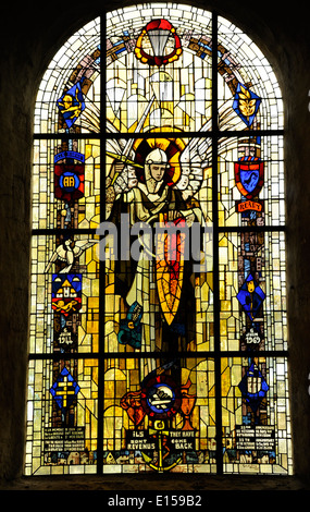 D-Day, Sainte-Mere-Eglise, Kirche mit Fallschirm-Denkmal für John Steele, Manche, Normandie, Frankreich Stockfoto