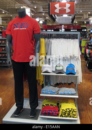 Modell des Sporting Warenspeicher Interieur, NYC Stockfoto Modell des Sporting Warenspeicher Interieur, NYC Stockfoto