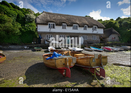 In Privatbesitz bantham Dorf und Strand in Devonshire. Auch gesehen ist der gastrobus und die Sloop Inn. Stockfoto