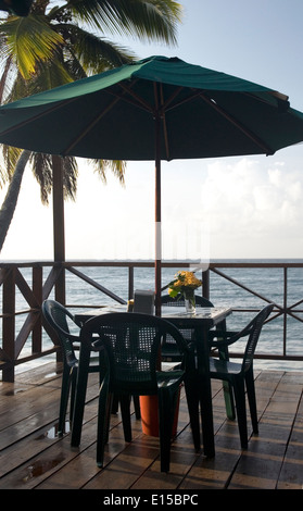 Terrasse-Restaurant-Bar über Karibik Resort Big Corn Island Nicaragua Zentralamerika Stockfoto