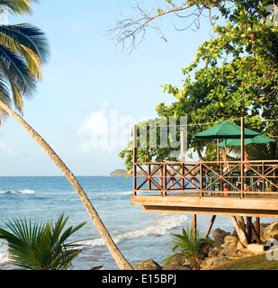 Terrasse-Restaurant-Bar über Karibik Resort Big Corn Island Nicaragua Zentralamerika Stockfoto