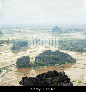 Berggipfel-Pagode aus Hang Mua Tempel Stockfoto