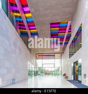 Deutschland, Baden-Württemberg, Waldenbuch, Eingang Halle des Museum Ritter mit Kunstwerken von Daniel Buren Stockfoto