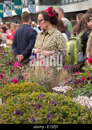 Chelsea, London, UK. 22. Mai 2014. Besucher zu Chelsea Flower Show 2014 Credit: Martyn Goddard/Alamy Live-Nachrichten Stockfoto