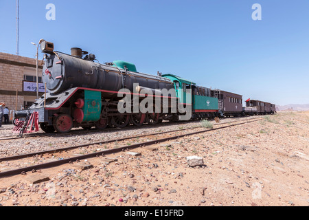 Hedschas Eisenbahn Lokomotive in Wadi Rum Station, Aqaba, Jordanien. Stockfoto
