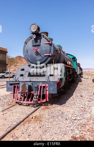 Hedschas Eisenbahn Lokomotive in Wadi Rum Station, Aqaba, Jordanien. Stockfoto