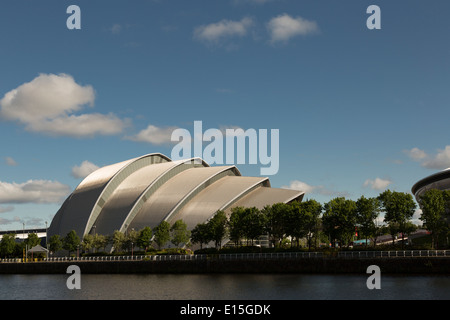 Ein Blick auf den Clyde Auditorium aus über den Fluss Clyde in Glasgow, Scotland, UK Stockfoto