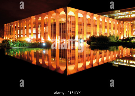 Brasilien, Brasilia: Itamaraty Palace bei Nacht Stockfoto