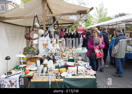 Flohmarkt bin Tiergarten, Kunst und Design-Flohmarkt in Berlin, Straße des 17. Juni, Deutschland Stockfoto