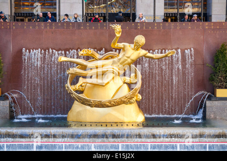 Die Prometheus-Statue im Rockefeller Center in New York City. Stockfoto