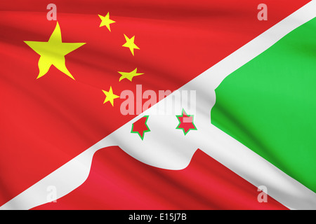 Flaggen von China und Republik Burundi im Wind wehen. Teil einer Serie. Stockfoto