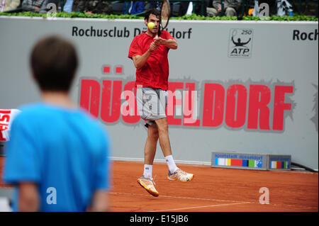 Düsseldorf, Deutschland. 23 Mai 2014. Mate Delic (CRO) gibt den Ball mit einer Rückhand im Viertelfinale der Duesseldorf Open am Freitag im Rochusclub zurück. Foto: Miroslav Dakov/ Alamy Live News Stockfoto
