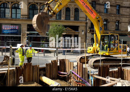 Dienstprogramme arbeitet im Stadtzentrum von Manchester UK Stockfoto