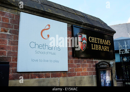 Beschilderung außerhalb Chethams School of Music in Manchester City Centre UK Stockfoto