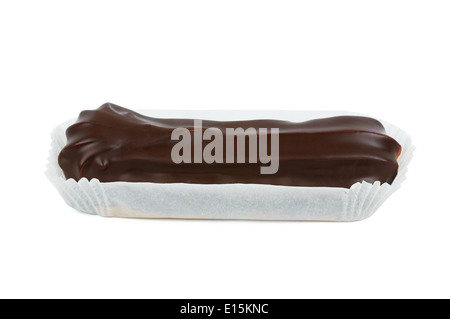 Ein Eclair auf dem weißen Hintergrund isoliert Stockfoto