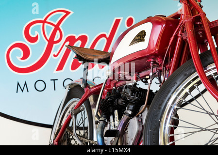 Oldtimer Indian Motorrad. Klassische amerikanische Motorrad. Fahrrad auf Wall of Death Show verwendet Stockfoto