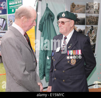 Exeter, Devon, UK, 23. Mai 2014. Devon County Show The Duke of Kent trifft Royal Marine-Veteran Bill Bryant Veteran der D-Day Landungsboote Operationen. Bildnachweis: Anthony Collins/Alamy Live-Nachrichten Stockfoto