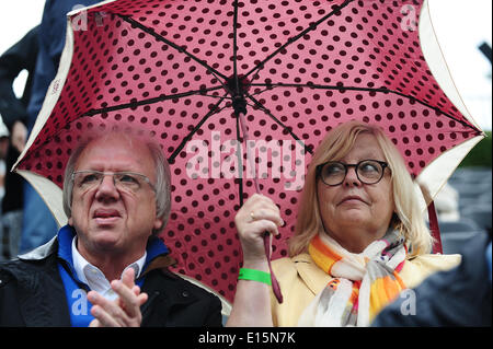 Düsseldorf, Deutschland. 23 Mai 2014. Ein paar im Semi-Finale des Düsseldorf eröffnet im Rochusclub am Freitag. Foto: Miroslav Dakov / Alamy Live News Stockfoto