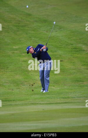 Wentworth, Surrey, UK. 23. Mai 2014. Szenen aus dem zweiten Tag der PGA European Tour Meilenstein der BMW PGA Championship Lee WESTWOOD Credit: Motofoto/Alamy Live News Stockfoto
