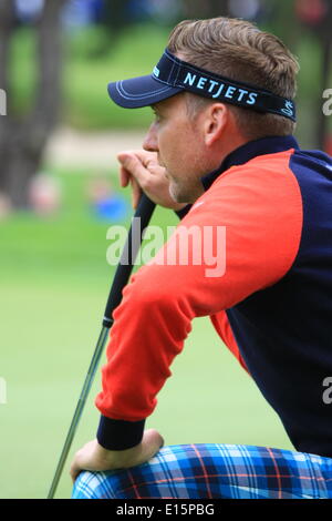 Wentworth, Surrey, UK. 23. Mai 2014. Szenen aus dem zweiten Tag der PGA European Tour Meilenstein der BMW PGA Championship Sartorial Eleganz von IAN POULTER Credit: Motofoto/Alamy Live News Stockfoto