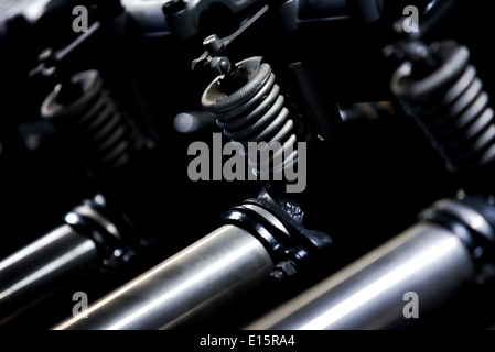 Flugzeug-Motor-Fragment. Alte Zylinder und Kolben. Stockfoto