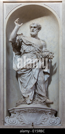 Venedig - Statue des Heiligen Petrus (1738-1755) von der Kirche Santa Maria del Rosario (Chiesa dei Gesuati) von Giovani Maria Morlaiter Stockfoto