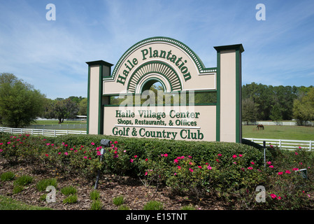 Haile Plantage ist eine gehobene Entwicklung von Eigentumswohnungen Wohnungen Häuser ein einzigartiges Dorfzentrum, Golf & CC in Gainesville FL. Stockfoto