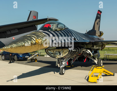 Lockheed Martin F-16 der türkischen Luftwaffe auf dem Display. Stockfoto