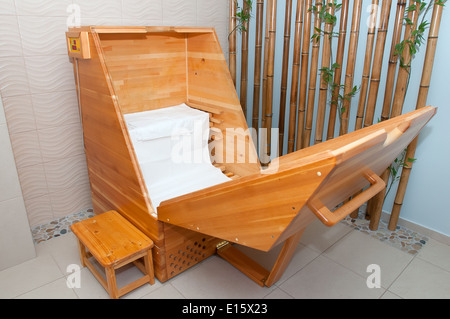 Mini-Sauna "Zederfass" für das Verfahren von der Sauna aus Zedernholz Paare Stockfoto