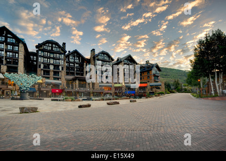 Sonnenaufgang am Vail Dorfstraße, Vail, Colorado Stockfoto