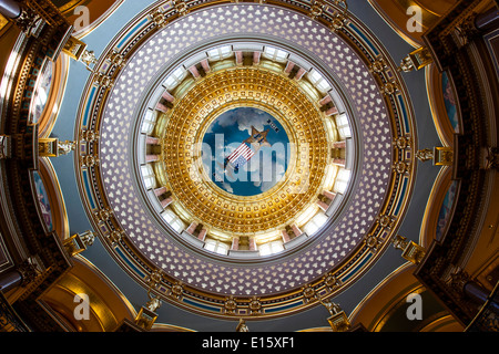 Grand Avenue und E. 12. St, Des Moines, Iowa, USA, der Iowa State Capitol Building Rotunde Stockfoto