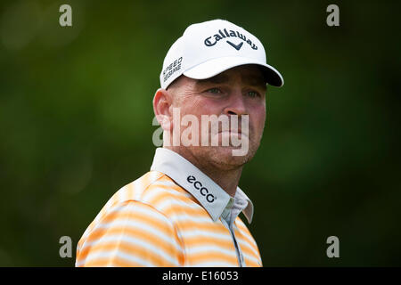 Wentworth, UK. 23. Mai 2014. Thomas Björn [Höhle] in der zweiten Runde der 2014 BMW PGA Championship von The West Course Wentworth Golf Club Credit: Action Plus Sport/Alamy Live News Stockfoto