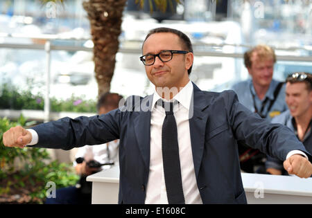 Cannes, Frankreich. 23. Mai 2014. Russische Regisseur Andrey Zvyagintsev posiert für Fotos bei einem Fototermin für den Film "Leviathan" bei den 67. Filmfestspielen in Cannes, Frankreich, 23. Mai 2014. Bildnachweis: Chen Xiaowei/Xinhua/Alamy Live-Nachrichten Stockfoto