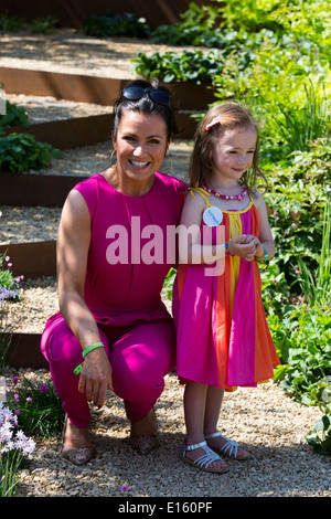 Susanna Reid in der ersten Berührung Garten feiern die Arbeit der neugeborenen Maßeinheit von St George's Hospital, Chelsea Flower Show Stockfoto