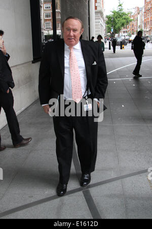 London, UK, 23. Mai 2014. Andrew Neil gesehen kommen bei der BBC Gebäude in London, UK Stockfoto