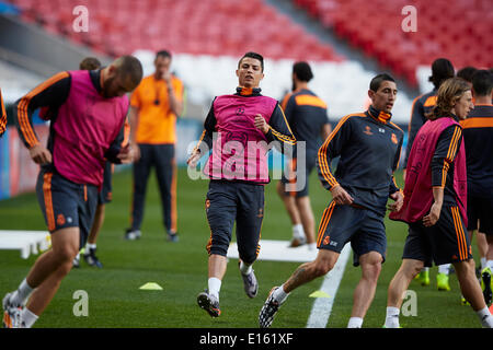 23.05.2014, Lissabon, Portugal. Mittelfeldspieler Cristiano Ronaldo von Real Madrid sprintet der Real Madrid-Trainingseinheit vor der UEFA-Champions-League-Finale zwischen Real Madrid und Atletico Madrid im Sport Lisboa e Benfica-Stadion, Lissabon, Portugal Stockfoto