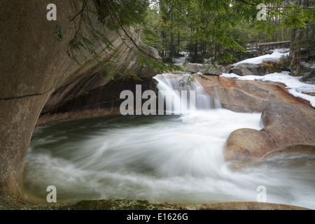 "Die Basin' in Franconia Notch State Park von Lincoln, New Hampshire USA während der Frühlingsmonate. Stockfoto