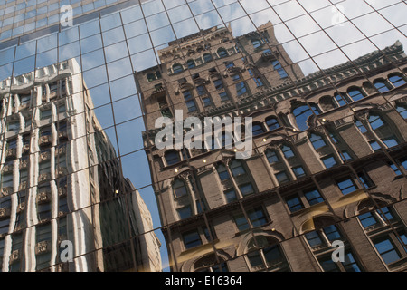 Alte Backstein-Gebäude in moderner Glas reflektiert fronted Gebäude Mnhatten NYC Stockfoto