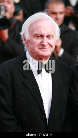 Cannes, Frankreich. 23. Mai 2014. Regisseur John Boorman in Sils Maria Gala Screening roten Teppich bei der 67. Filmfestspiele Cannes Frankreich. Freitag, 23. Mai 2014 in Cannes Film Festival, Frankreich. Bildnachweis: Doreen Kennedy/Alamy Live-Nachrichten Stockfoto