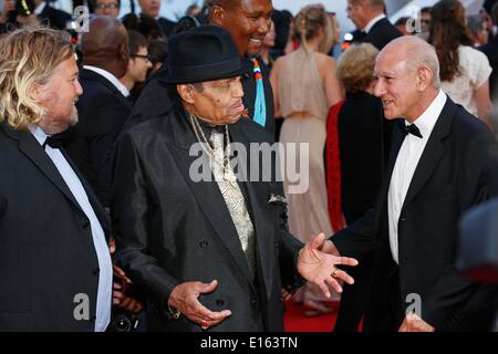 Cannes, Frankreich. 23. Mai 2014. JOE JACKSON kommt Vater von Michael Jackson während der "Wolken von Sils Maria" Premiere bei den 67. Filmfestspielen von Cannes. Bildnachweis: Roger Harvey/Globe Photos/ZUMAPRESS.com/Alamy Live-Nachrichten Stockfoto