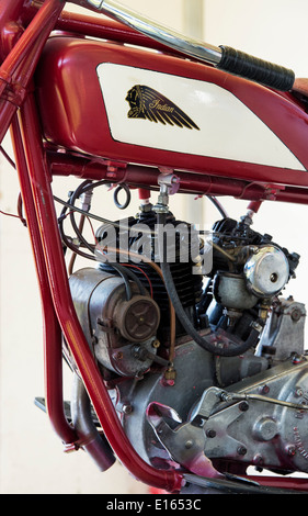 Oldtimer Indian Motorrad. Klassische amerikanische Motorrad. Fahrrad auf Wall of Death Show verwendet Stockfoto