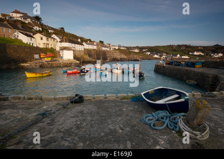 Coverack Fischerhafen in Cornwall Stockfoto