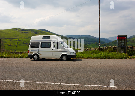 alte Ford Transit Wohnmobil geparkt in Layby auf der a6 Longsleddale Tal Cumbria uk Stockfoto